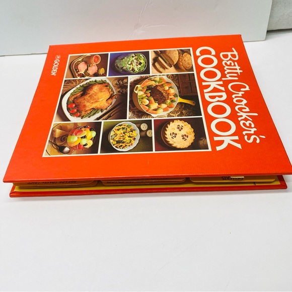 Vintage Betty Crocker's Cookbook Revised Edition 1978 Five Ring Binder Hardcover - Picture 7 of 16